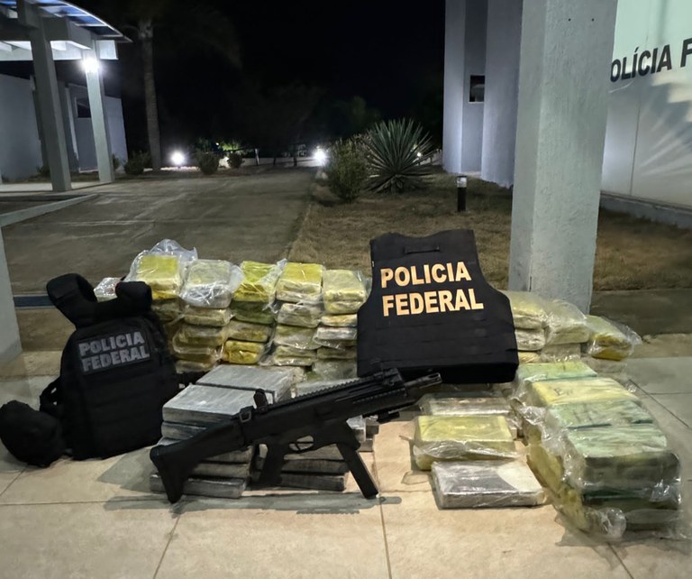 Polícia Federal apreende 100 kg de drogas em veículo na Bahia