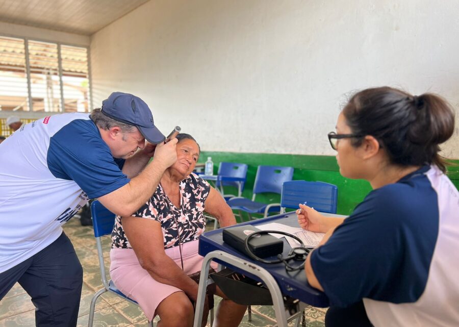 Médicos e estudantes levam serviços de saúde às comunidades ribeirinhas