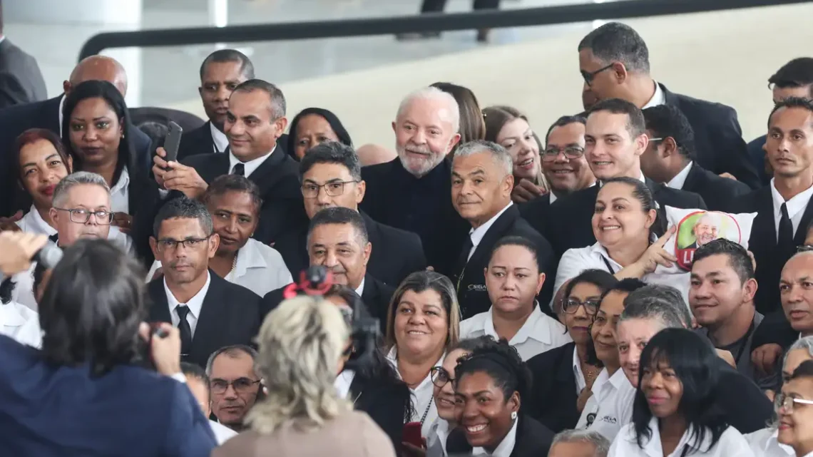 Lula concede recesso a terceirizados do Palácio do Planalto