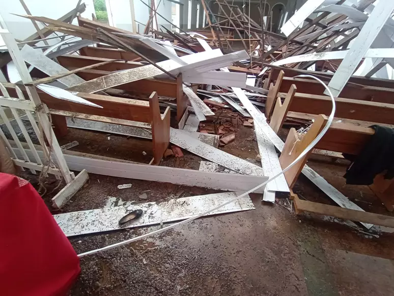 Desabamento em igreja durante celebração deixa 80 feridos em Minas Gerais