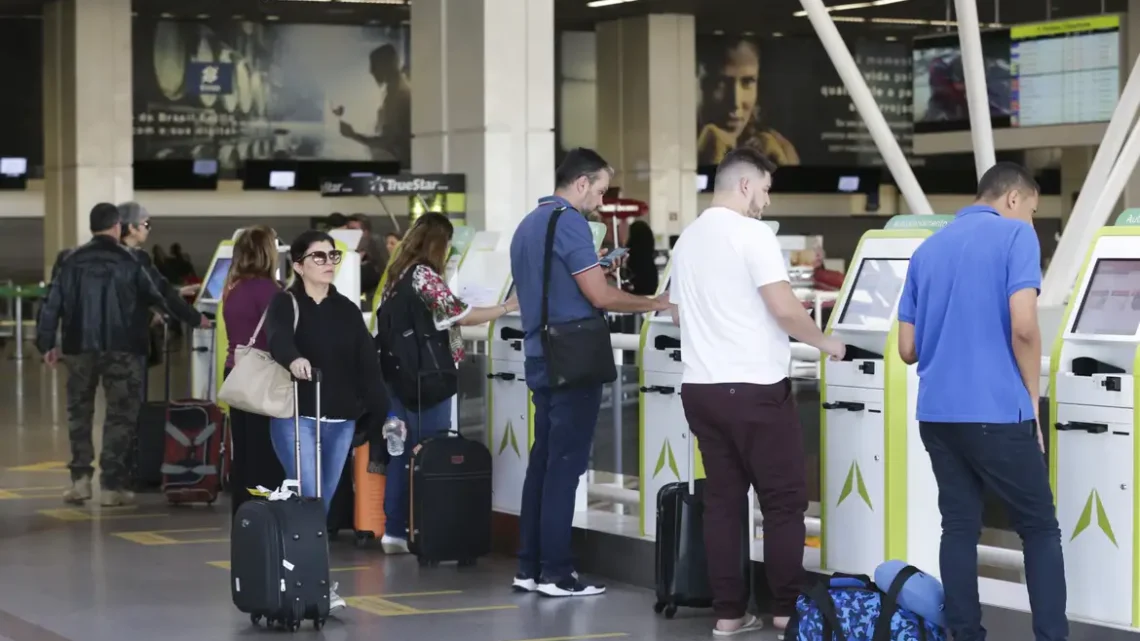 Voa Brasil será destinado a aposentados e estudantes do Prouni