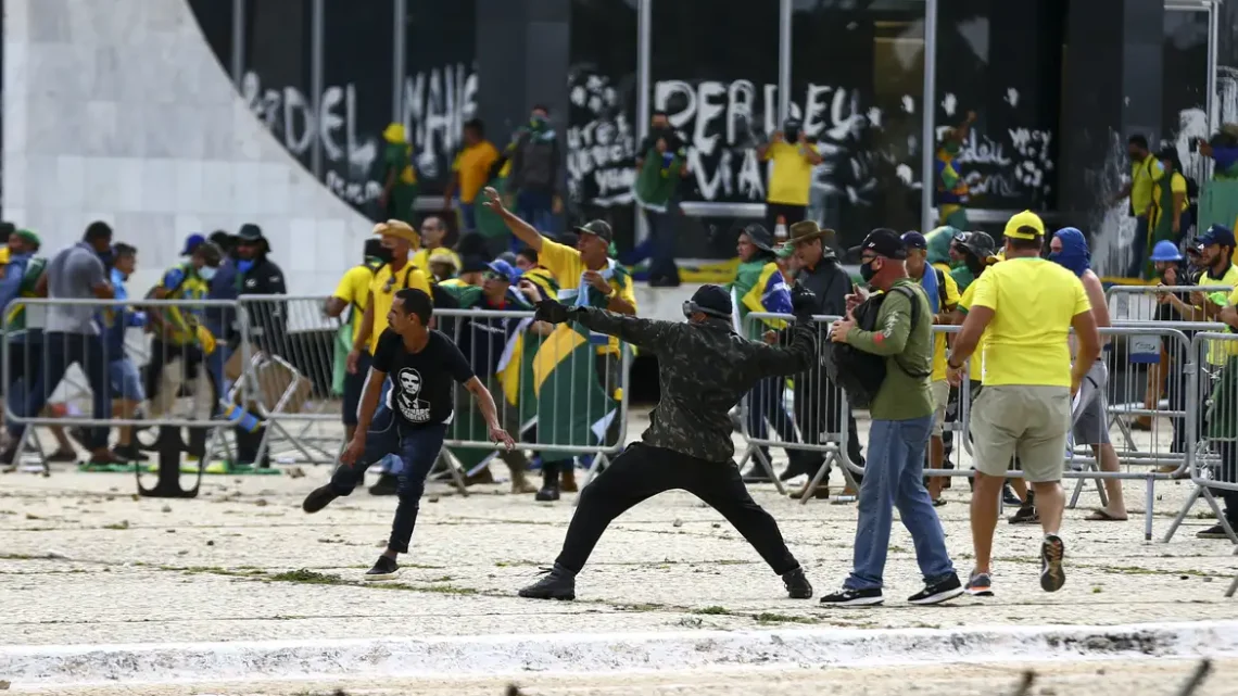 Relembre o passo a passo da tentativa de golpe no 8/1