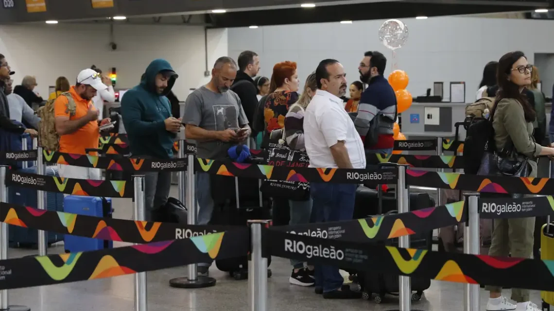 Volume de passageiros afetados por cancelamentos de voo cresce 104% até julho, aponta levantamento AirHelp