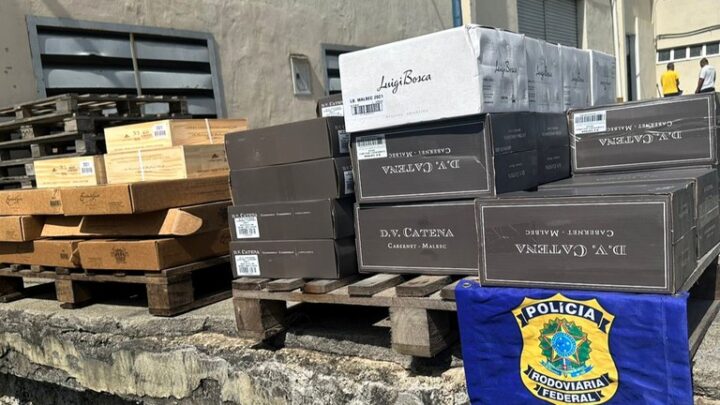 PRF localiza 272 garrafas de vinhos argentinos importados irregularmente na BR-101 em Itajaí