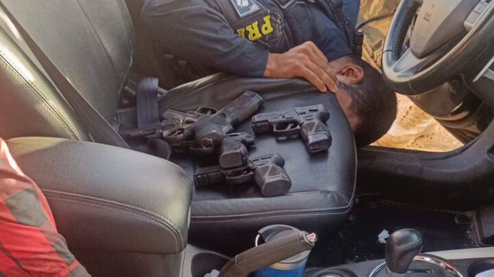 Ação Conjunta entre Polícia Civil e Polícia Rodoviária Federal apreende armas e munições em veículo suspeito
