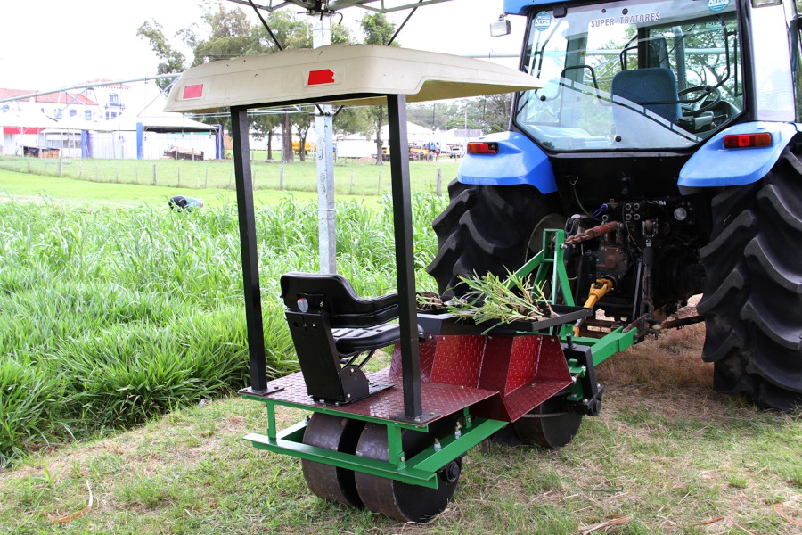 Embrapa lança máquina para plantio de forrageiras e oficializa parceria voltada à cadeia leiteira durante Expoagro Afubra 2024