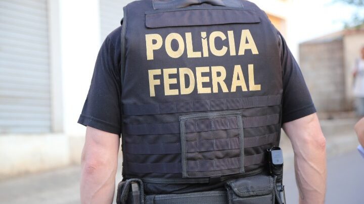 Polícia Federal prende uma pessoa por promover migração ilegal em Foz do Iguaçu/PR