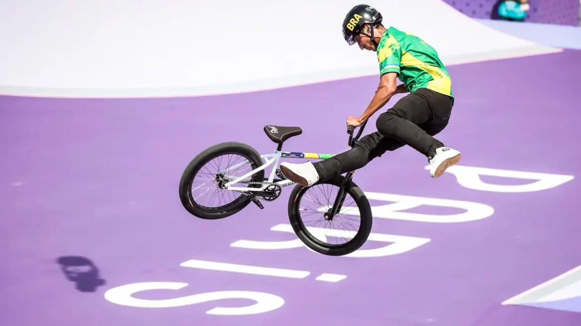 Gustavo Bala Loka põe Brasil na final do ciclismo BMX na Olimpíada