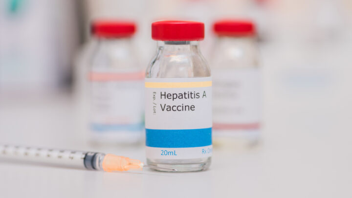 Hepatites: prevenção e vacinação são essenciais para conter disseminação