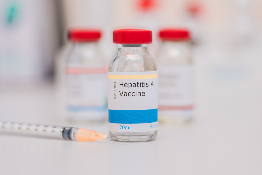 Hepatites: prevenção e vacinação são essenciais para conter disseminação