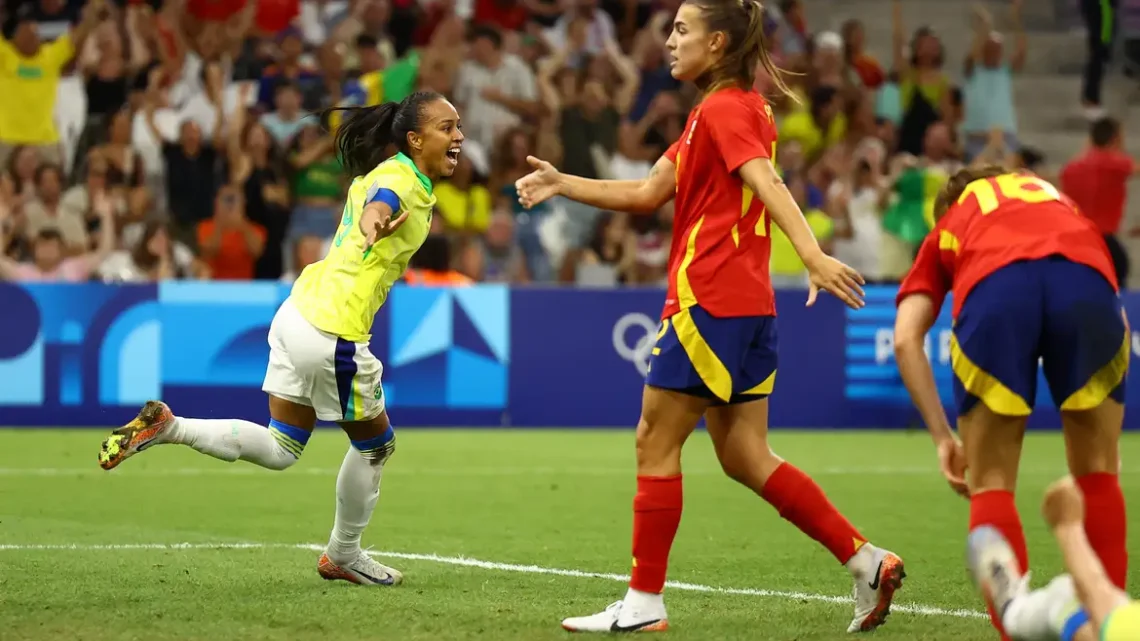 Brasil derrota Espanha e garante lugar na final do futebol feminino