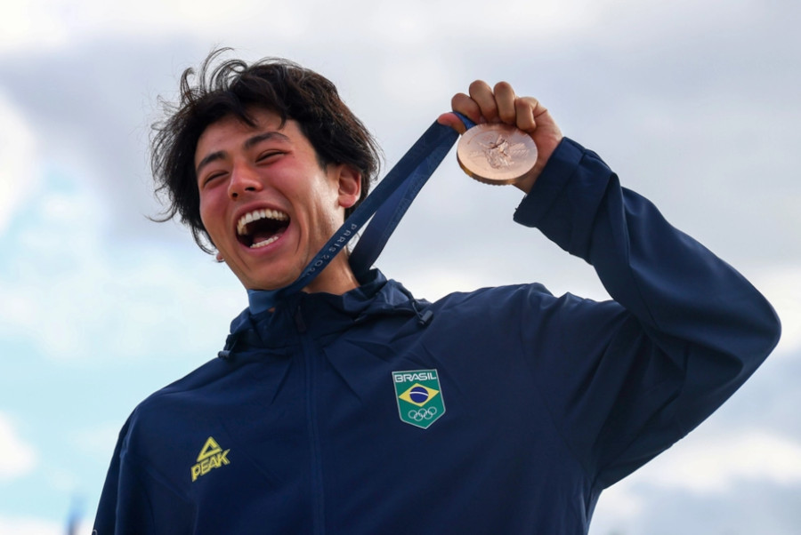 Skate e malabares no pódio: Augusto Akio é bronze no Skate Park