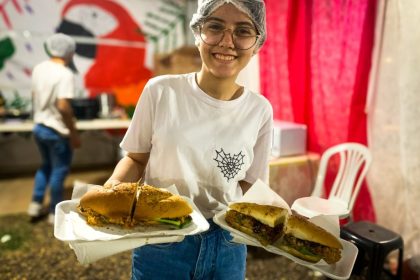 Praça de alimentação da Festa Folclore abre para almoço a partir das 12h deste domingo (25)