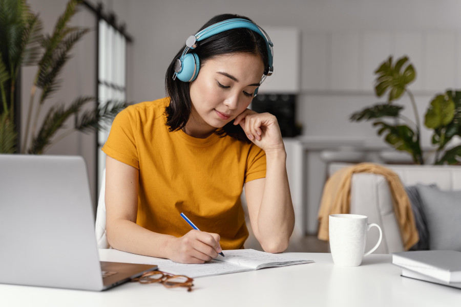 Conheça os melhores gêneros musicais para ouvir enquanto estuda!