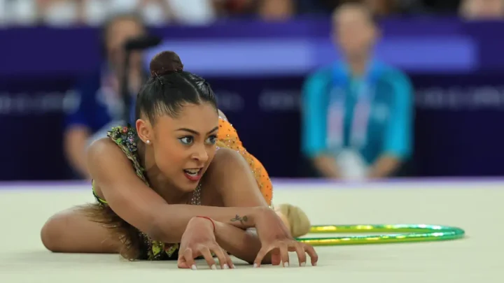 Babi Domingos fica em 10º na final individual da ginástica rítmica