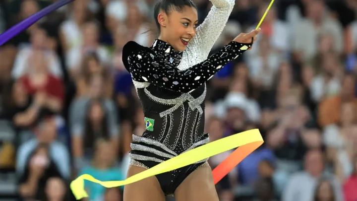 Ginástica rítmica: Bárbara Domingos põe Brasil em 1ª final individual