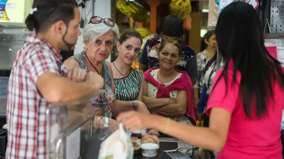 CNC: mulheres se preocupam mais com consumo sustentável do que homens