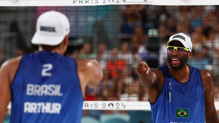 Evandro e Arthur Lanci avançam para quartas do vôlei de praia