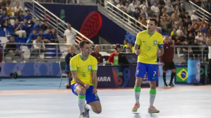 Brasil goleia Cuba na estreia na Copa do Mundo de futsal: 10 a 0