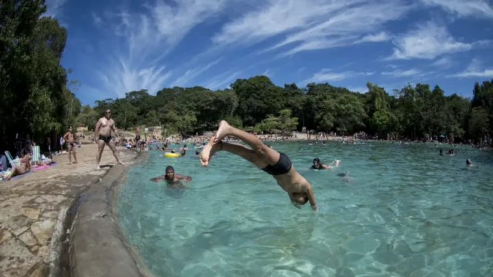 Piscina de água mineral reabre a público de Brasília nesta terça-feira