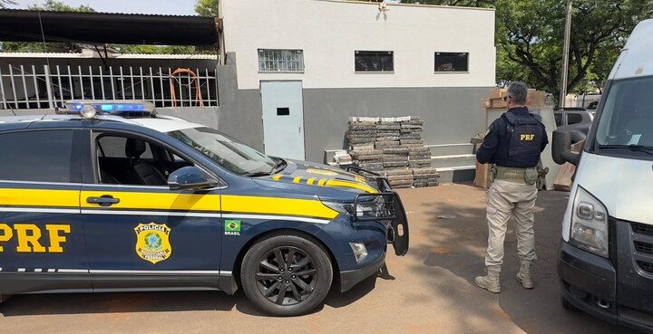 PRF apreende quase 750 kg de maconha escondidas em móveis no Paraná