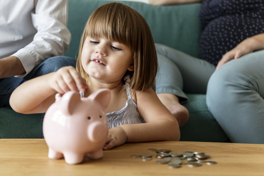 Dia das Crianças: ensinar educação financeira desde pequeno pode prevenir problemas no futuro