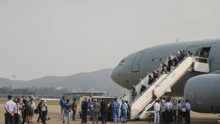 Aeronave parte de SP para terceiro voo de repatriação de brasileiros