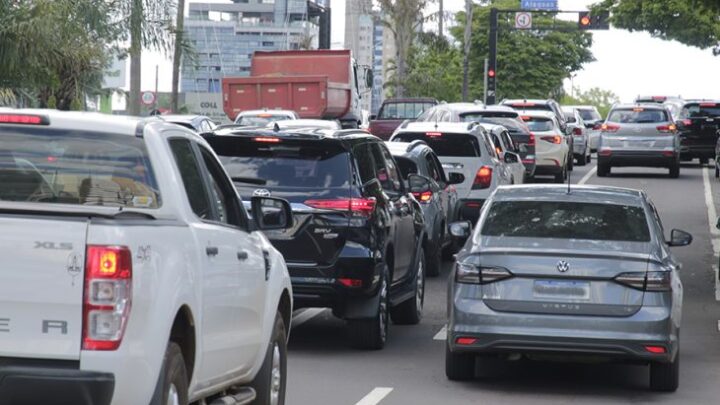 Veículos com placa final 0 devem estar com o licenciamento em dia até o final de outubro