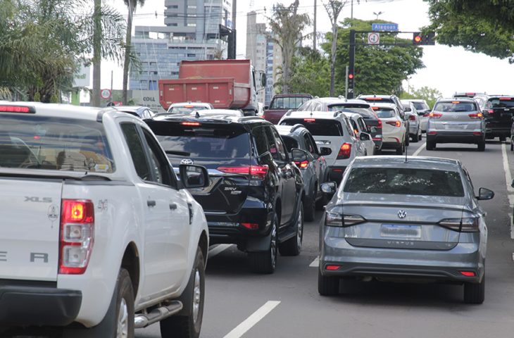 Veículos com placa final 0 devem estar com o licenciamento em dia até o final de outubro