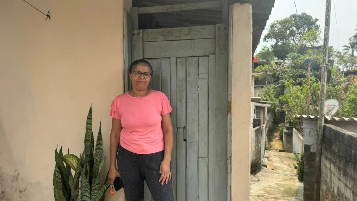 Sem água, cheiro de podridão e o sonho de uma vida digna: o retrato da falta de saneamento em SP