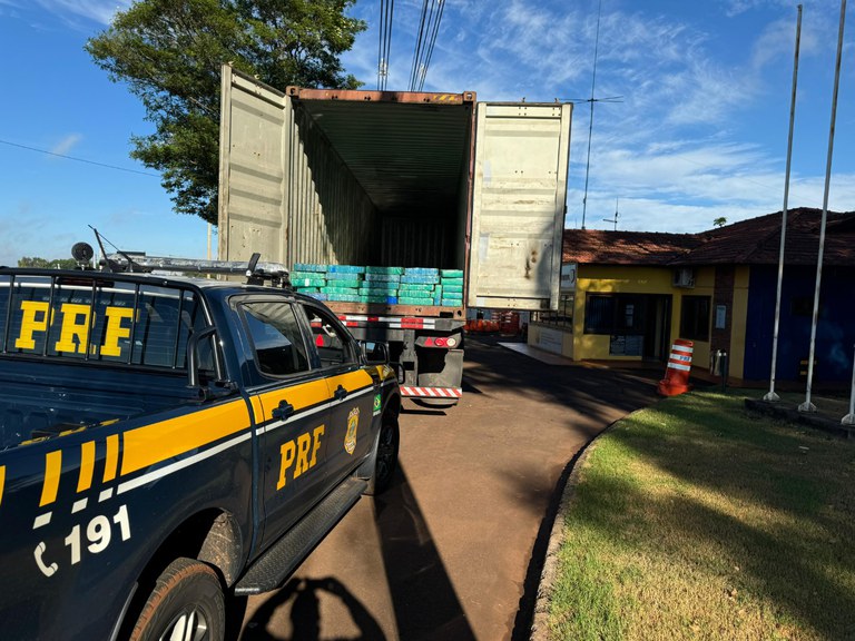 PRF apreende em Quatro Pontes (PR) quase 4 toneladas de maconha que seguiam para Botucatu (SP)