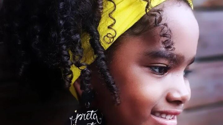 Lívia, 7 Anos, transforma autoestima em inspiração no Dia da Consciência Negra