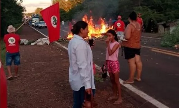 MS sofre com bloqueio de estradas por indígenas e MST