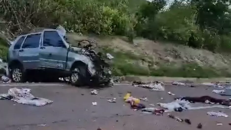 ESTADO: Motorista de carro morre ao colidir com carreta em rodovia. VEJA O VÍDEO