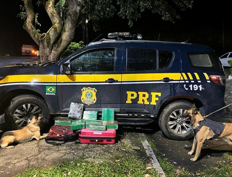 Mulher é presa por tráfico de droga em ônibus interestadual na Serra das Araras