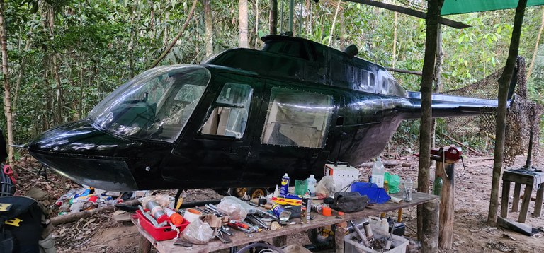 PRF e IBAMA encontram helicóptero clandestino em Amajari-RR