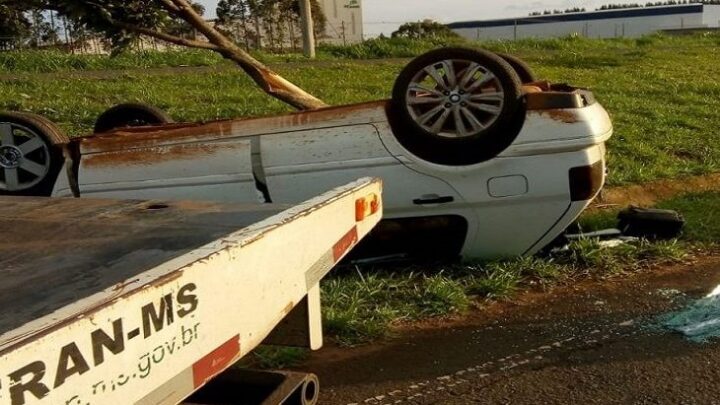 Homem morre após perder controle e capotar carro em Ponta Porã