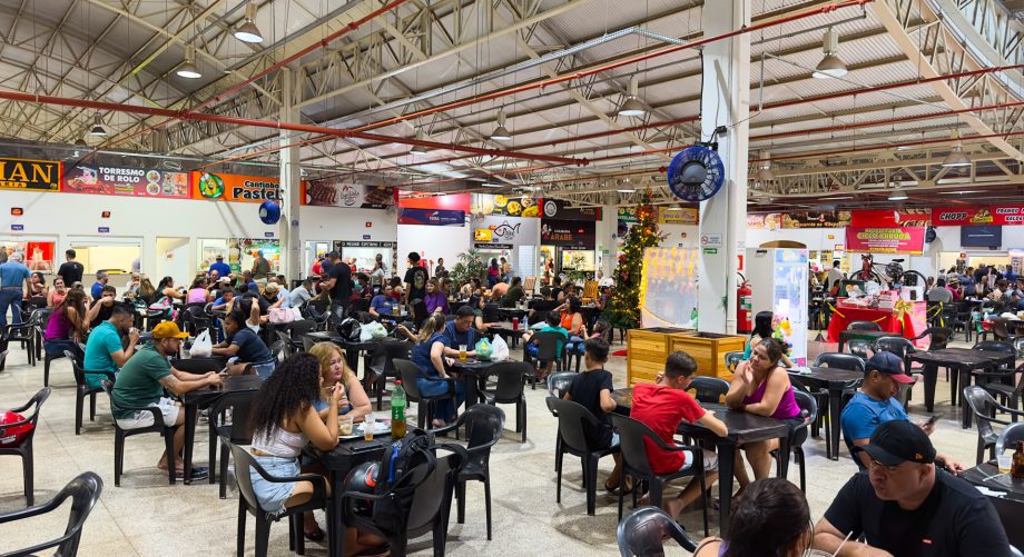 “Podemos experimentar vários pratos por um preço justo”, comentam amigas em 1º dia do Festival de Comida de Feira