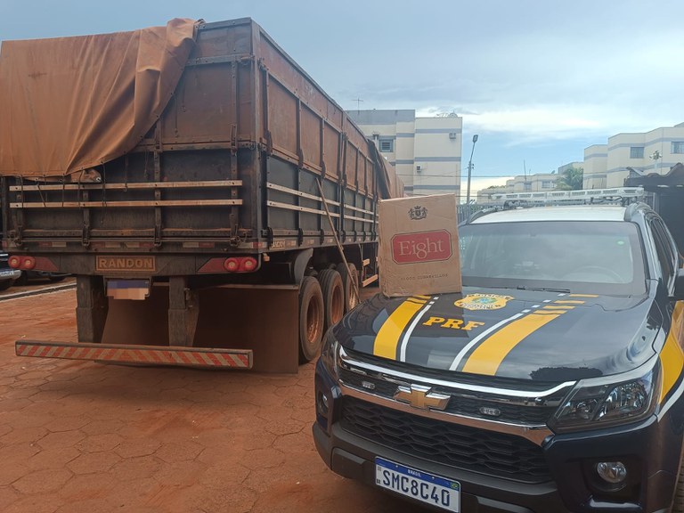 PRF apreende 350 mil maços de cigarros em Campo Grande (MS)