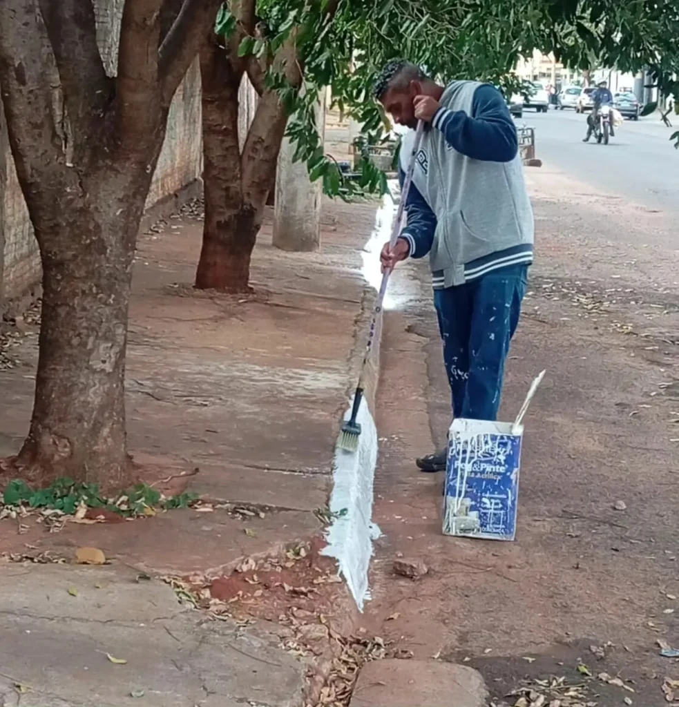Equipe de Pintura de Castilho revitaliza sinalização em 2 ruas e reforça segurança no trânsito 6 Equipe de Pintura de Castilho 5