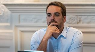 Eduardo Leite, PSDB e PSD: Os Bastidores da Política Nacional em 2025 1 Eduardo Leite avalia saída do PSDB após 24 anos e negocia com o PSD. Entenda os bastidores, implicações para o cenário nacional e as pretensões presidenciais para 2026.